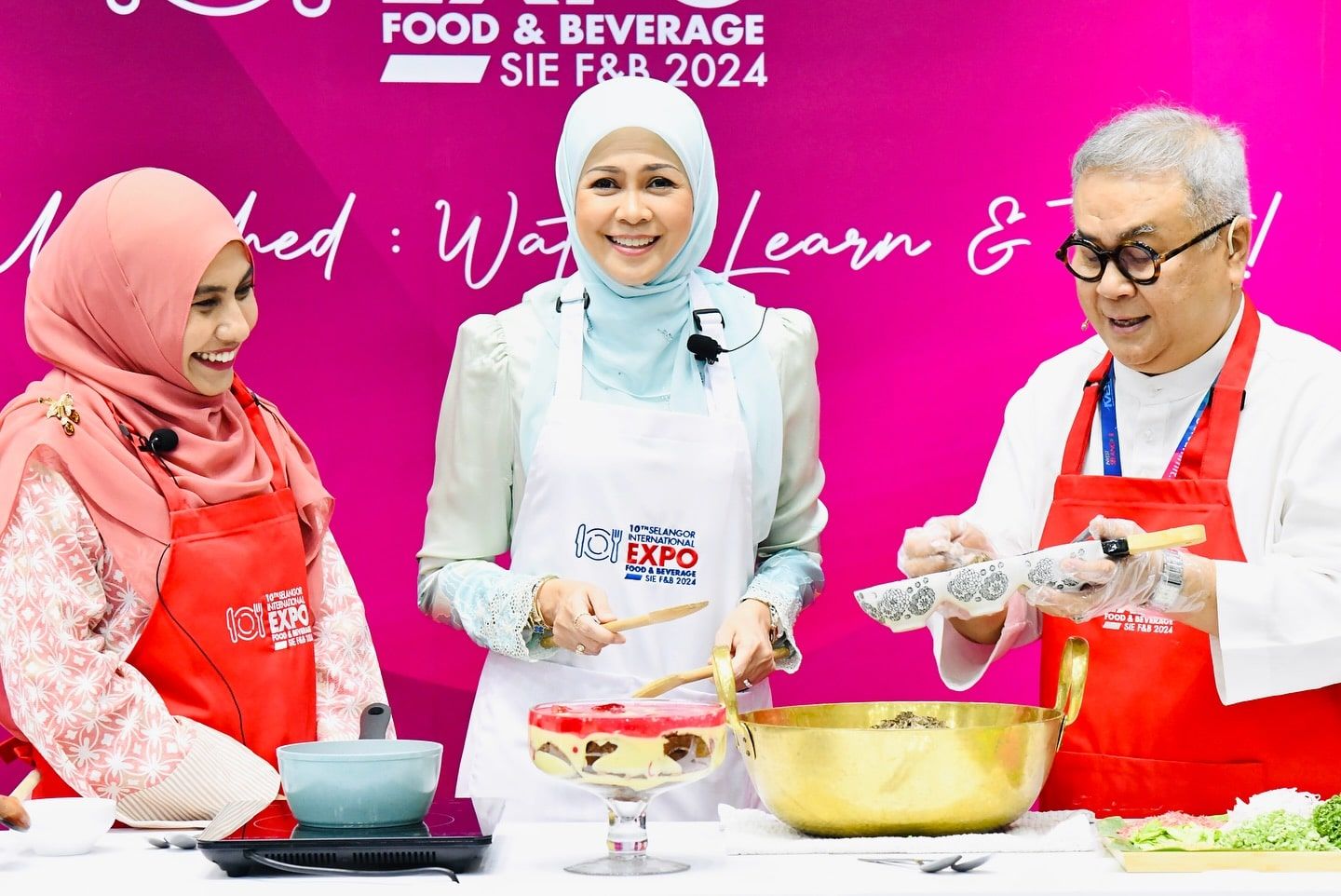 雪苏丹后到访雪国际商峰会 与名厨示范厨艺.拜访参展商