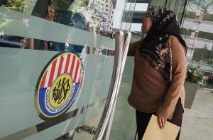 Kerajaan kaji pembayaran pencen bulanan melalui KWSP
