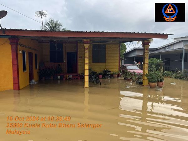 乌雪和乌冷沦陷成泽国 3疏散中心开启收容灾黎