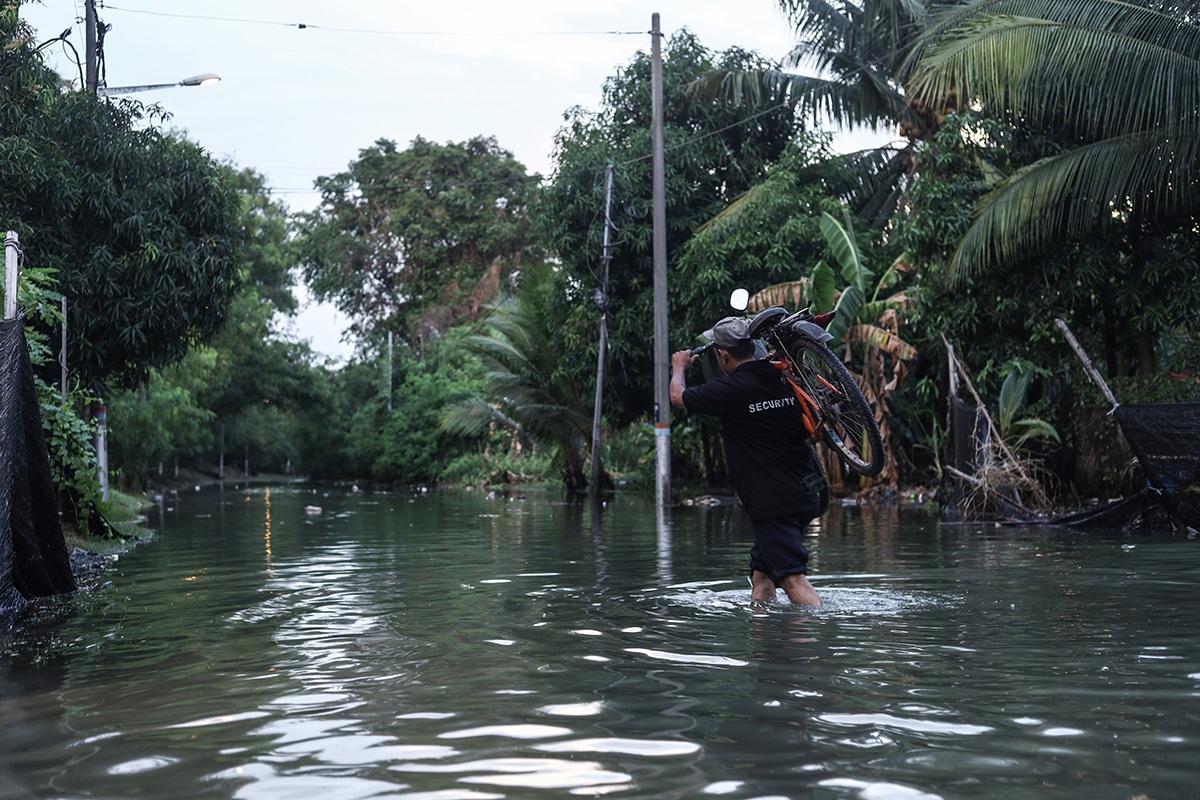 Selangor floods: 136 evacuees at relief centres, two rivers at danger level