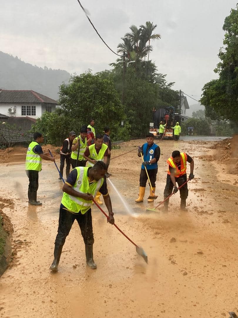 安邦美拉华蒂花园土崩  安邦市会偕各单位清理灾区