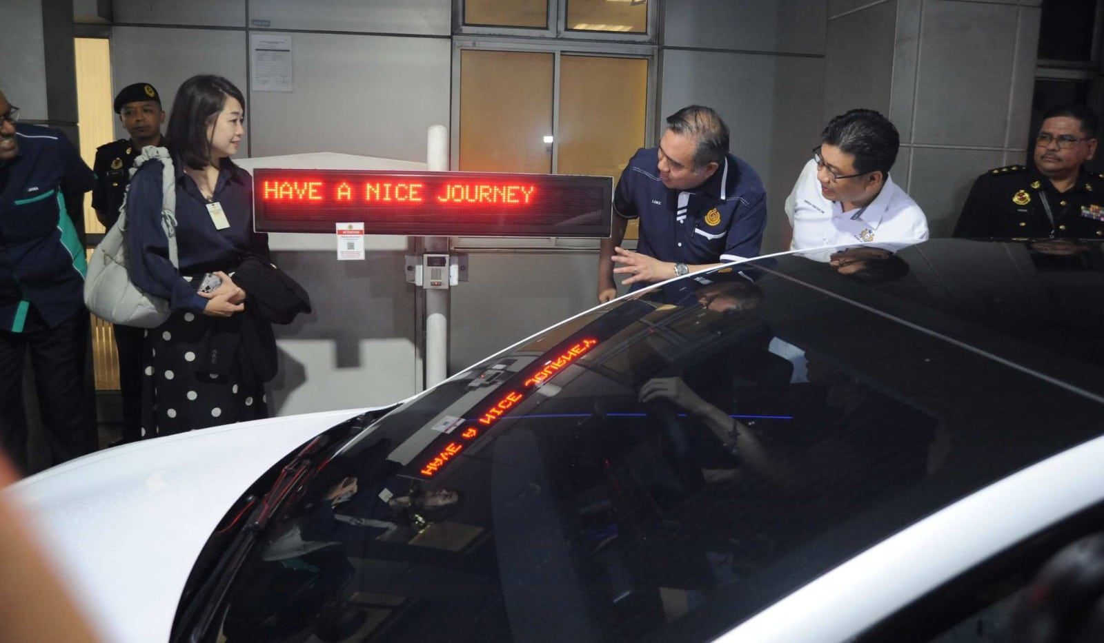 狮城车入境费料今年杪达1亿收入 陆兆福: 探讨充作新山公交发展