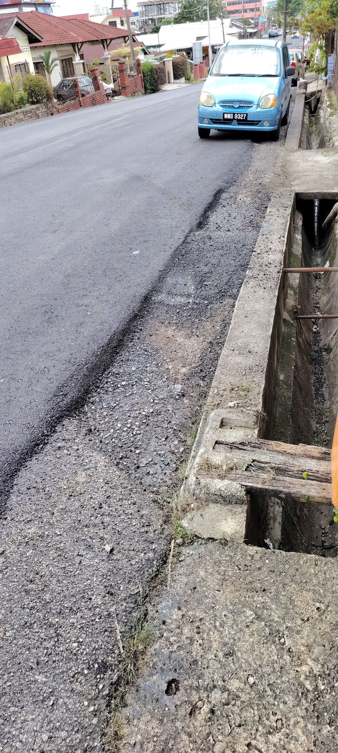 员工索费铺住家前路段  王诗棋吁居民：一分钱也不要给！