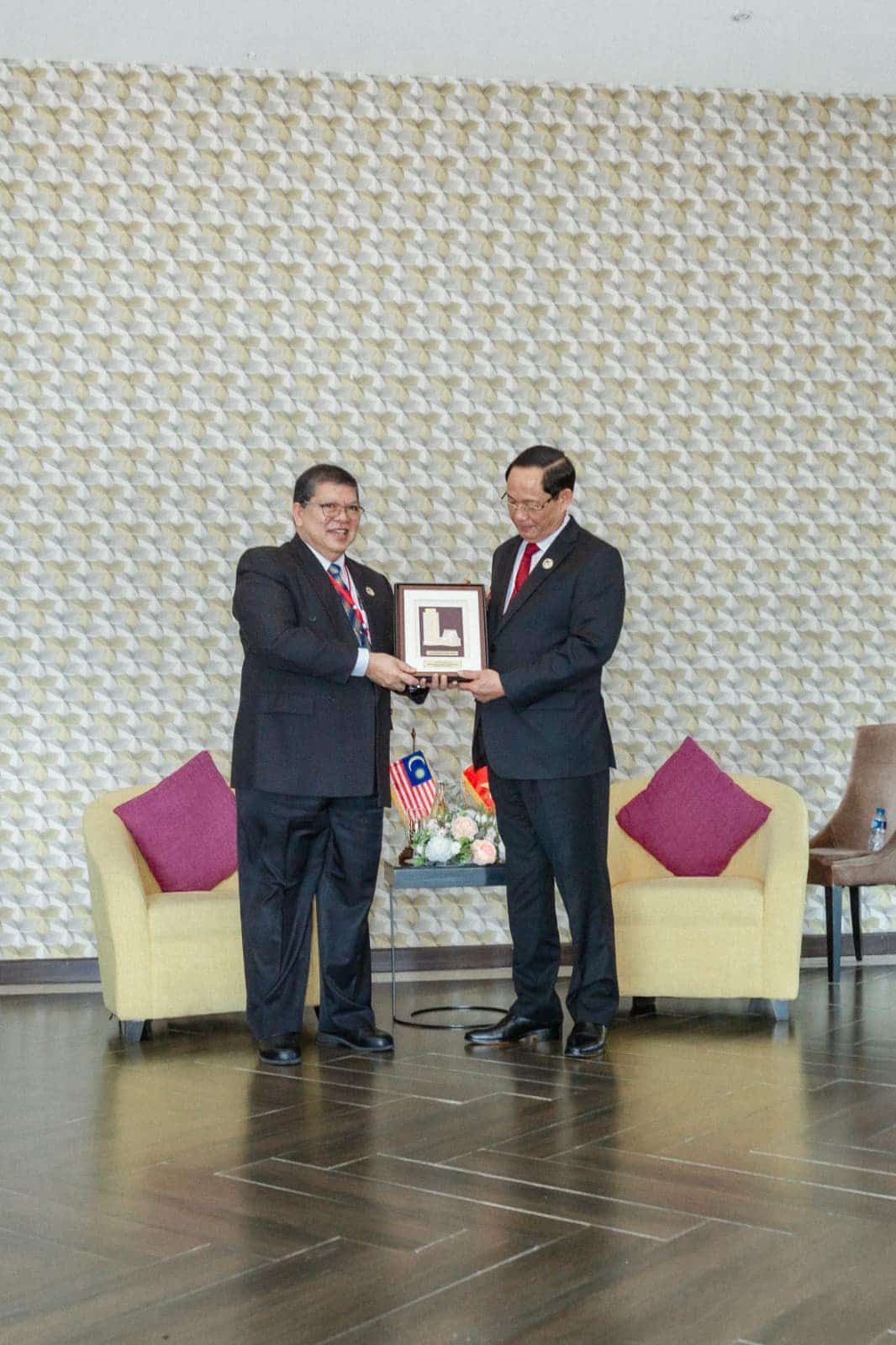 安华吁东盟予议员空间畅所欲言 助实现世界第四大经济集团目标