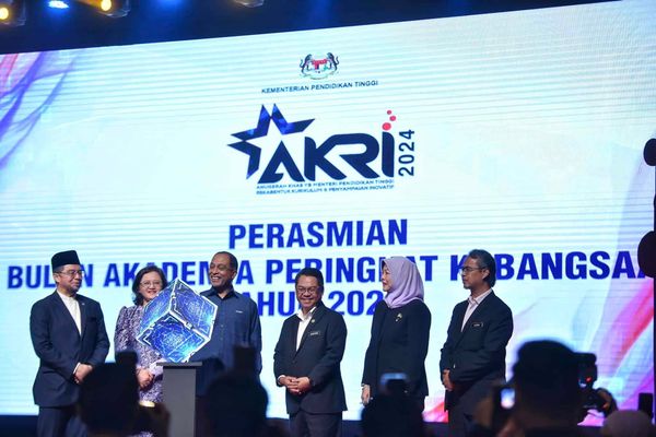 【全球控股案】暂无讲师与大专生涉案 高教部长:待报告出炉跟进处理