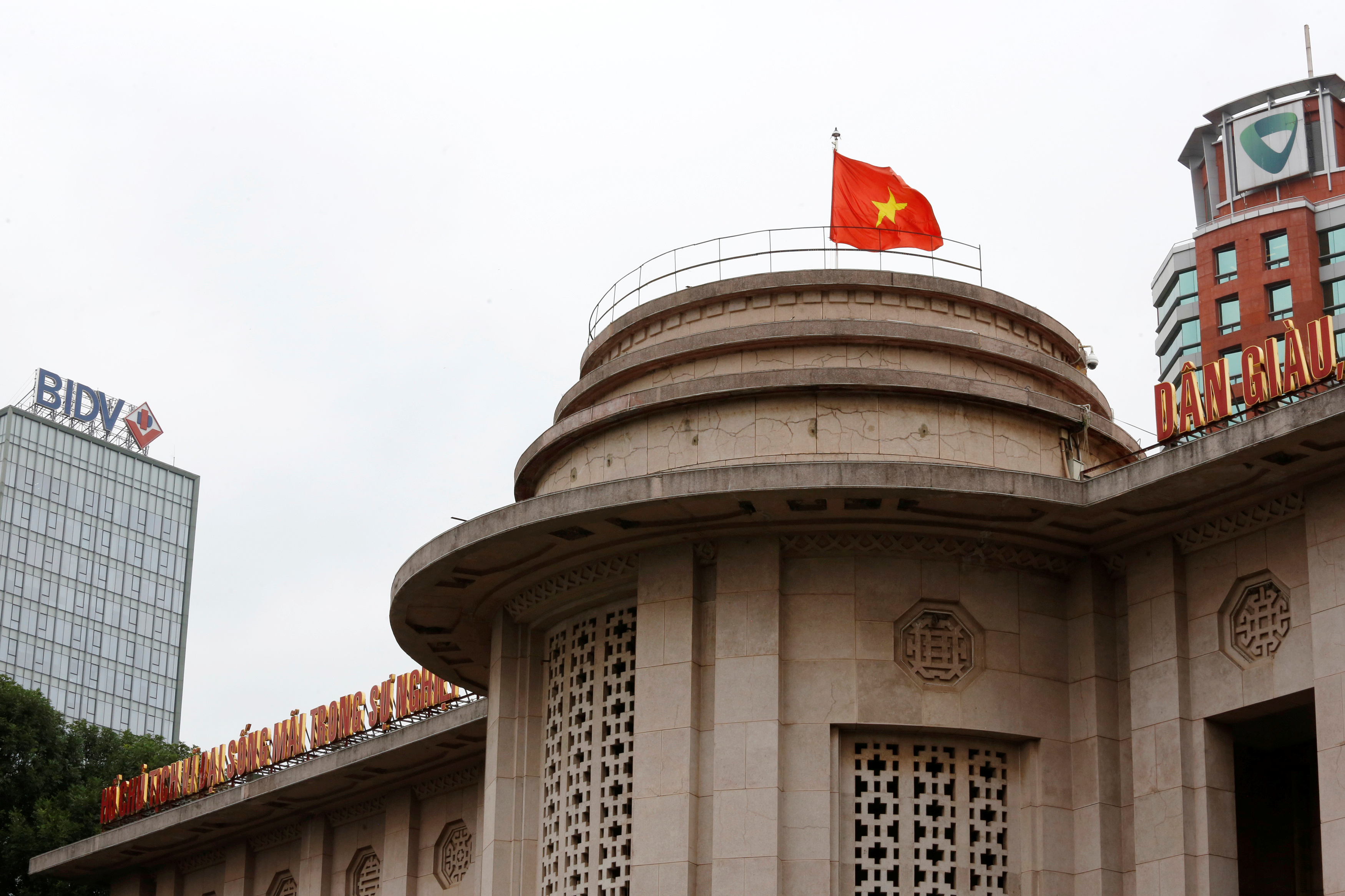 Vietnam's interest rates set to drop by 0.7 pct points next year