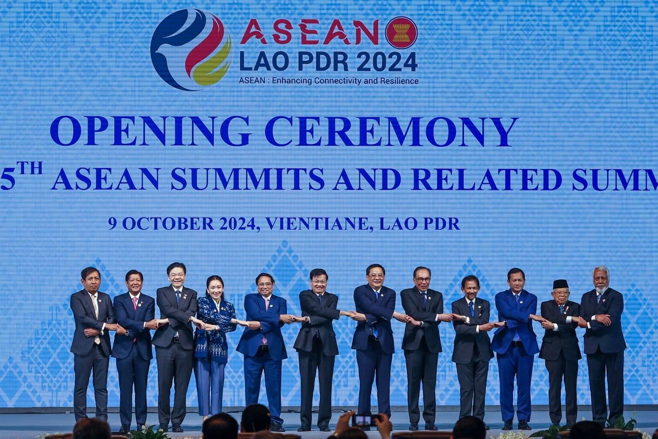 Asean Summits begin in Laos, PM leads Malaysian delegation