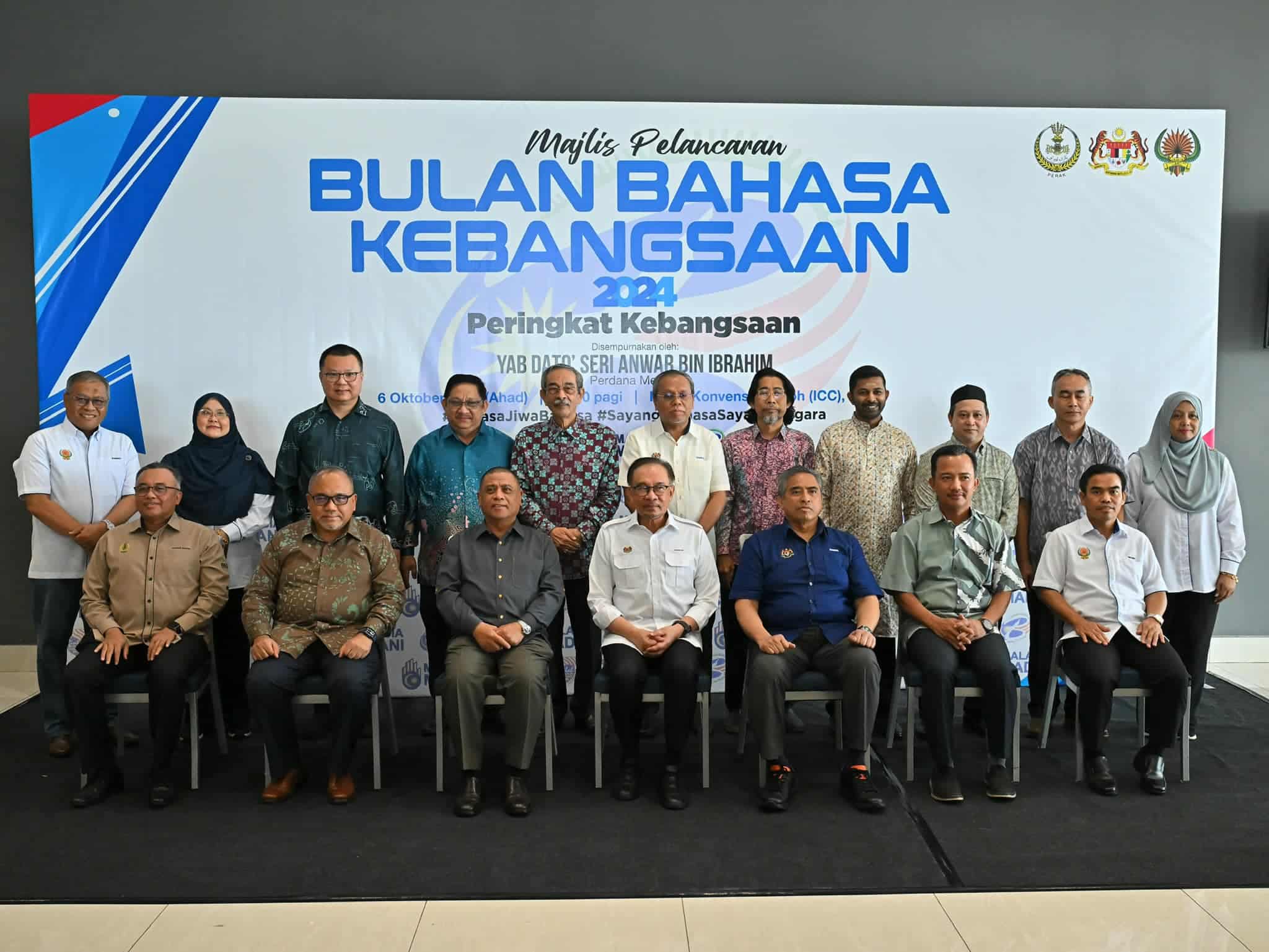 PM criticises elite groups for undermining Bahasa Melayu
