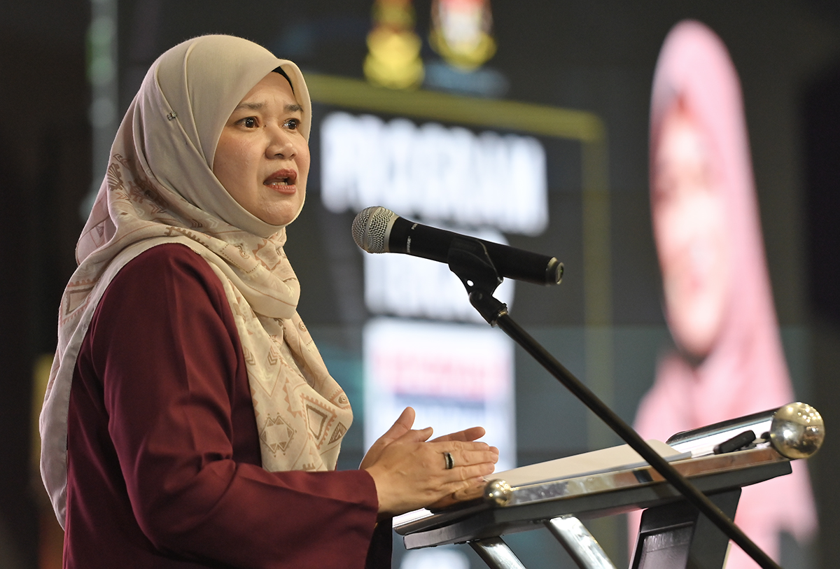 MOE gives RM1,000 to staff, students affected by Putra Heights blaze