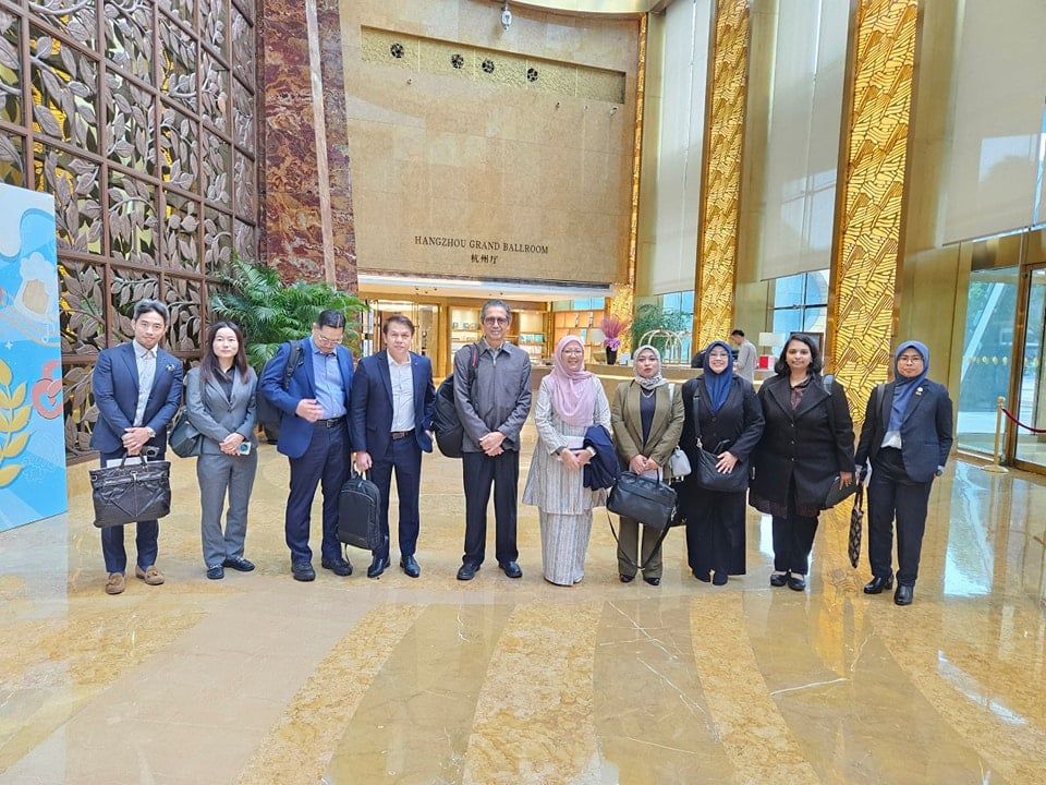 访华参观两知名企业   扎丽哈：易思维有意进军大马