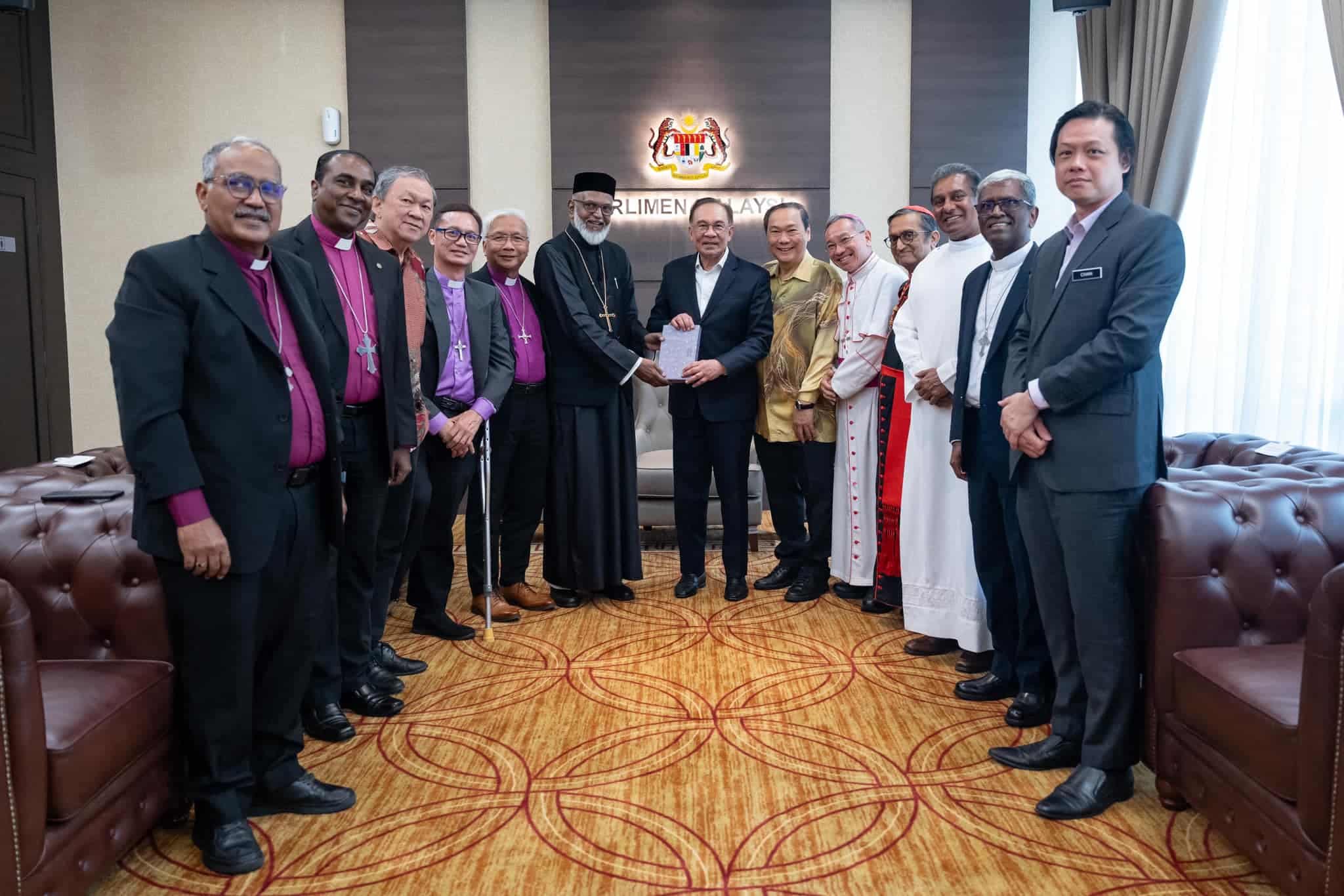 Anwar receives courtesy call from CFM chairman, discuss unity strengthening efforts