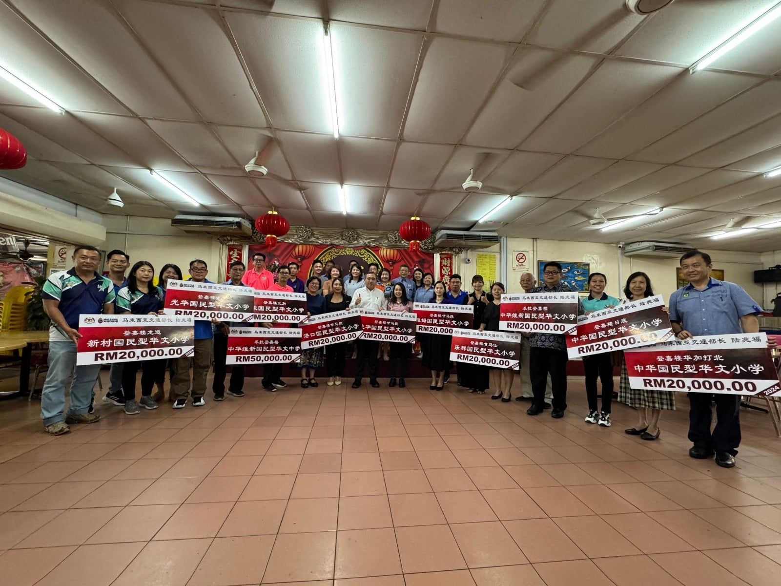 兑现常年领养登州华校承诺 陆兆福拨25万予华小华中