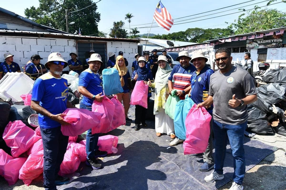 Lebih lapan tan sampah dikutip di kawasan kampung, taman sekitar Ampang