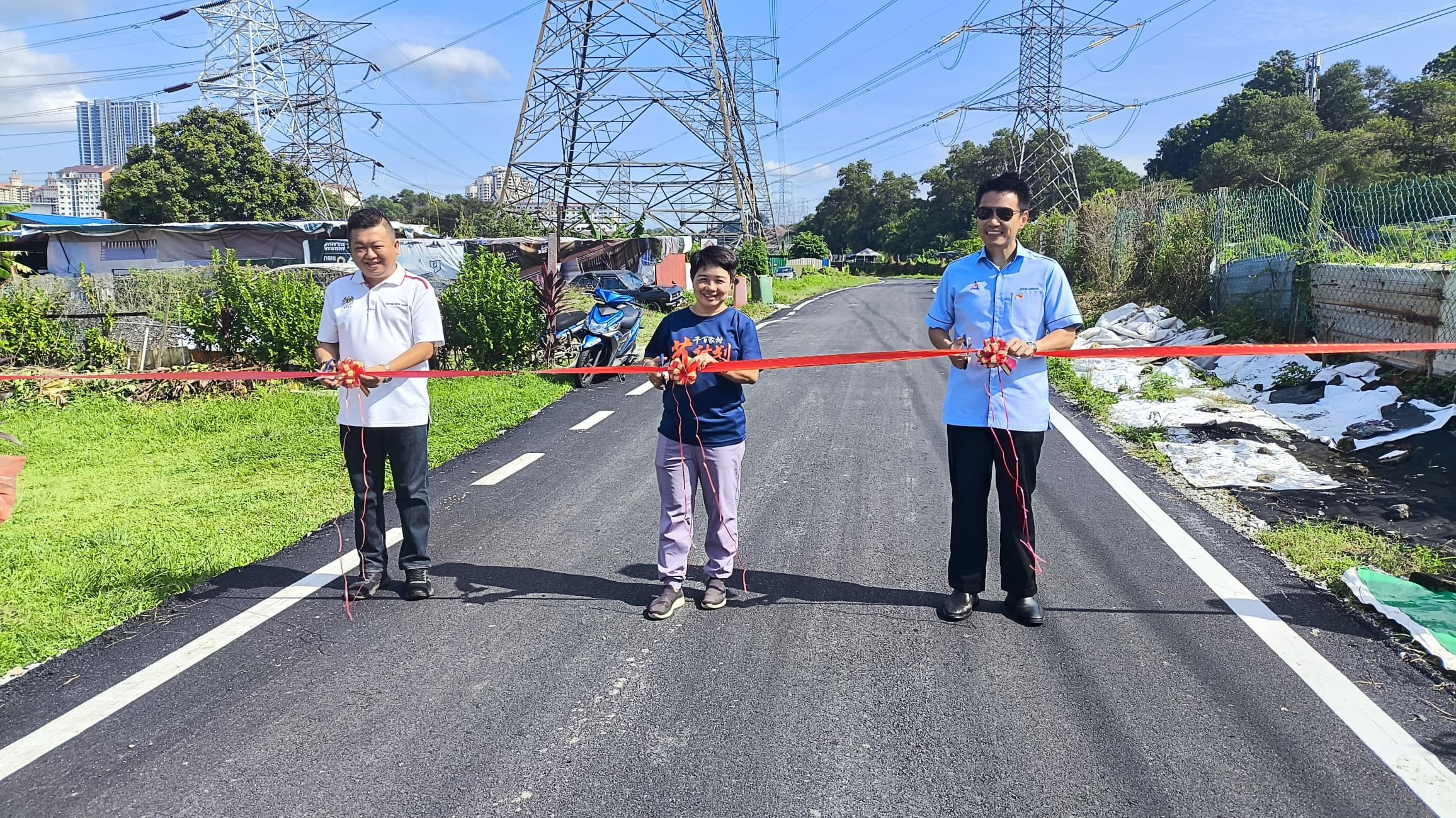 千百家村PJU 1/23路重铺   20户家庭55年后喜迎新路