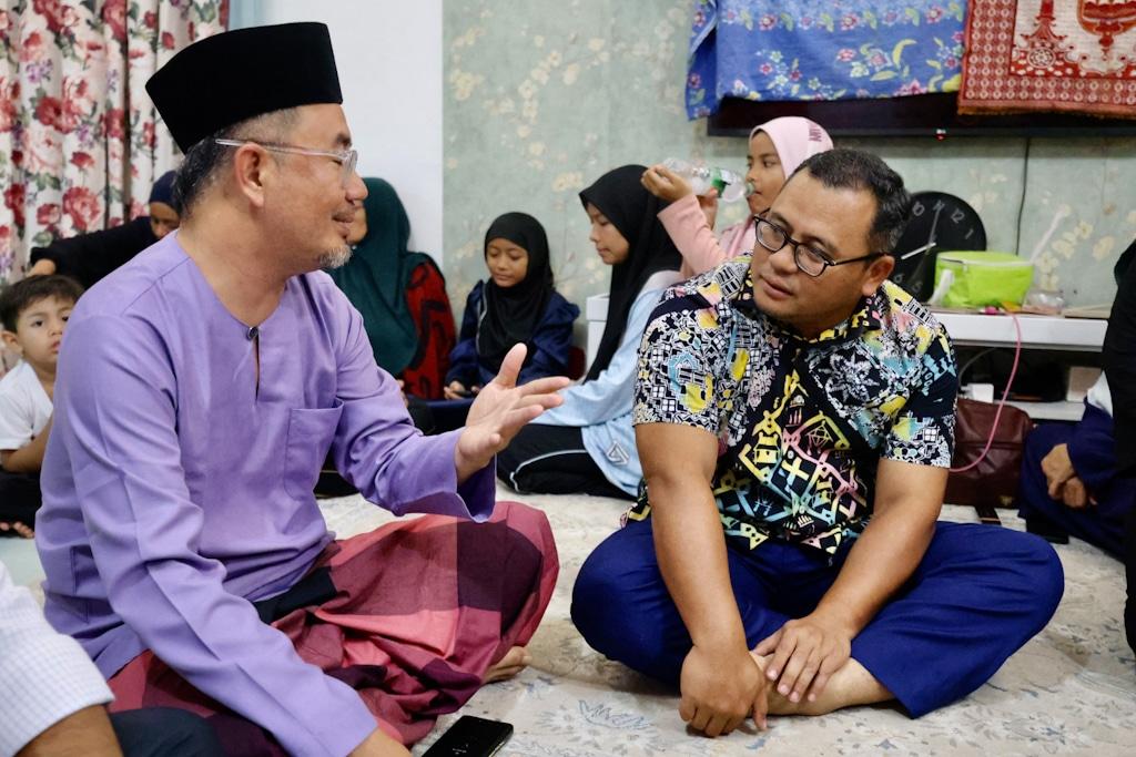 MB ziarah keluarga mangsa kemalangan UiTM Dungun, hulur sumbangan peribadi