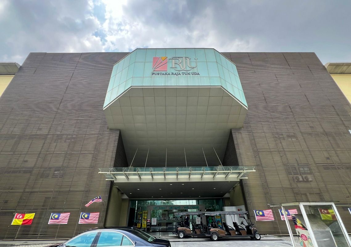 雪图书馆手提电脑租借计划 2100名大专生受惠