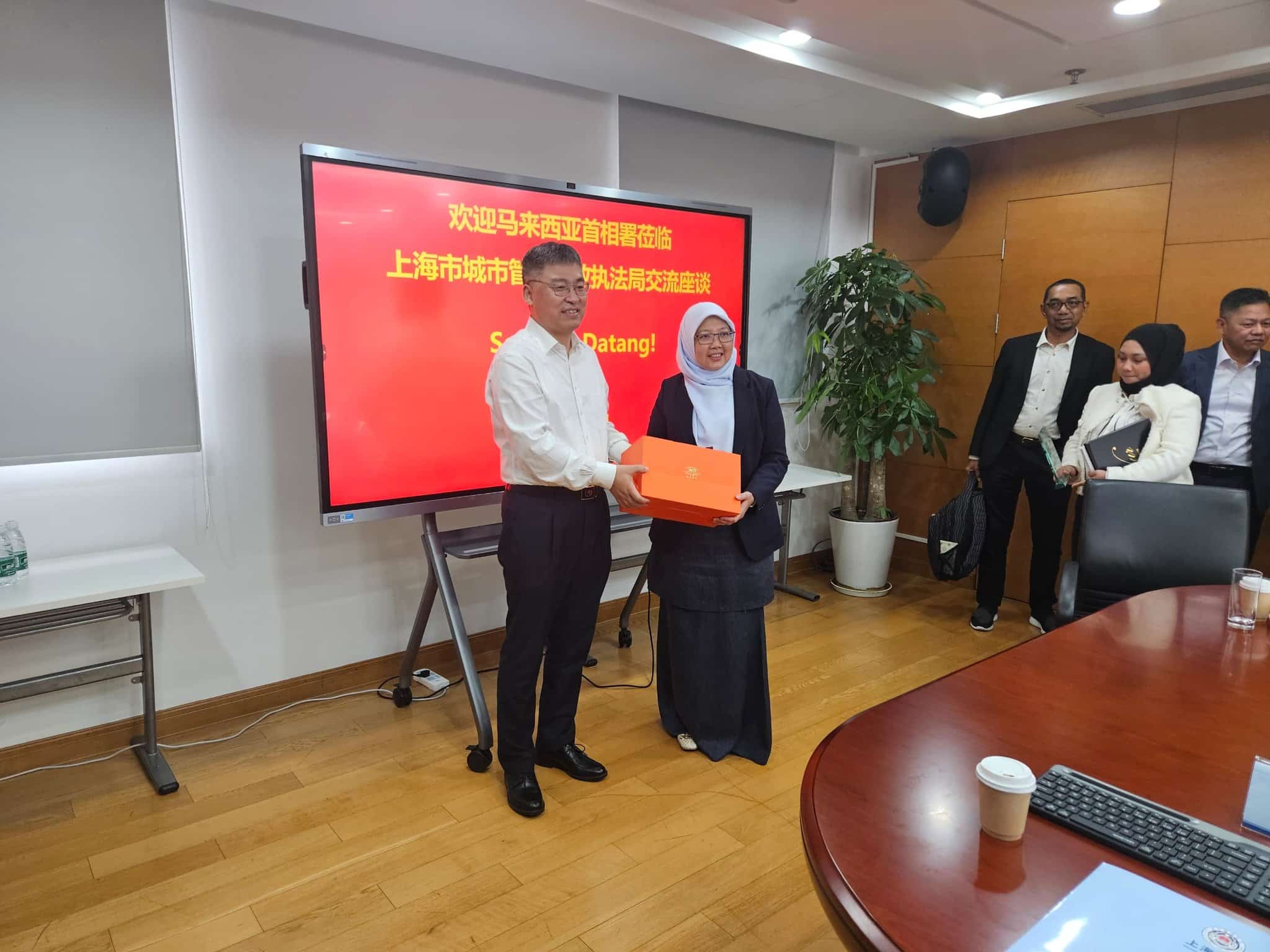 Malaysia looks to boost Putrajaya-Shanghai twin city ties