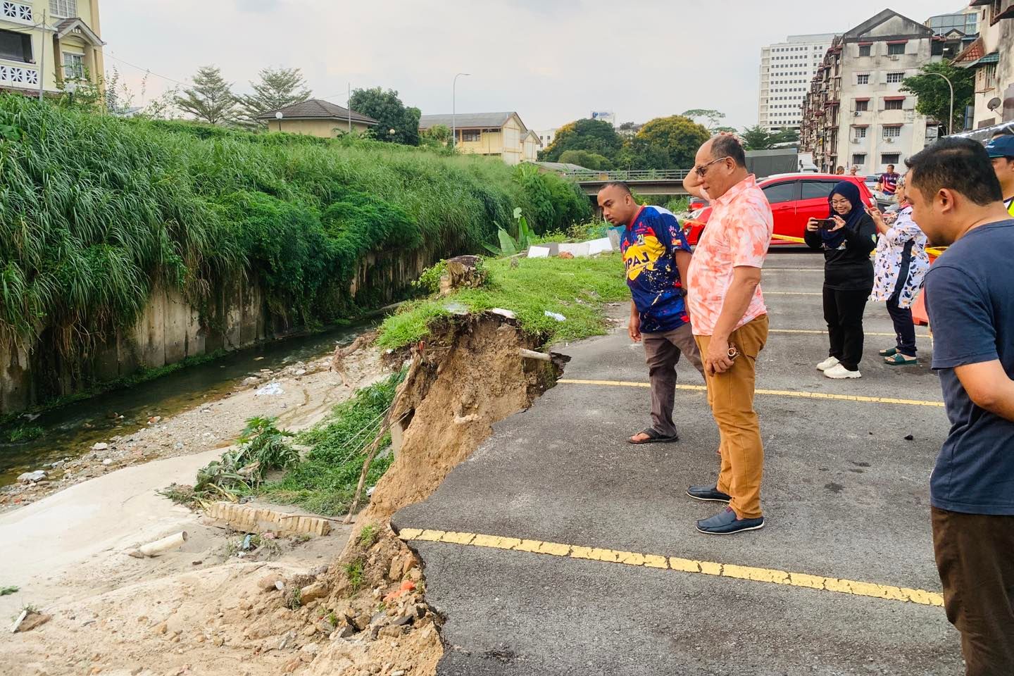 【福全山庄河堤崩塌】 水利局受促立即彻查  依兹汉：对症下药解决民忧
