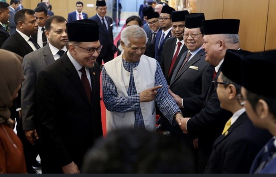 安华抵孟加拉官访一天   尤努斯以国宾规格接待