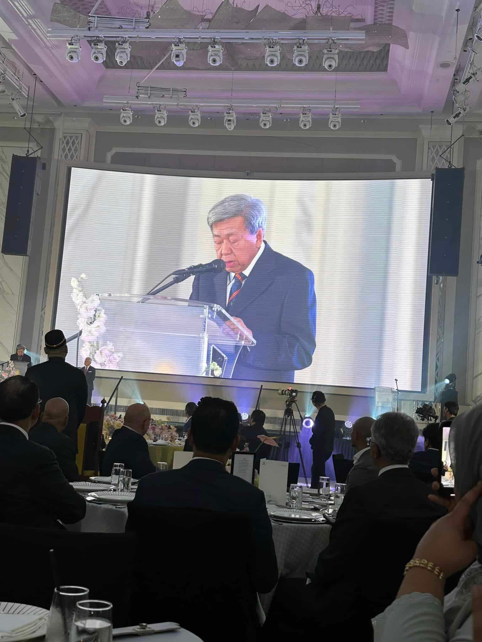 Selangor Sultan urges non-academic collabs between Yayasan TZA, Yayasan RMS