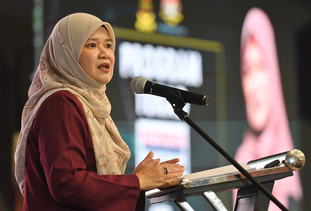 近500学生边境跨河上学  教长震惊表明将彻查