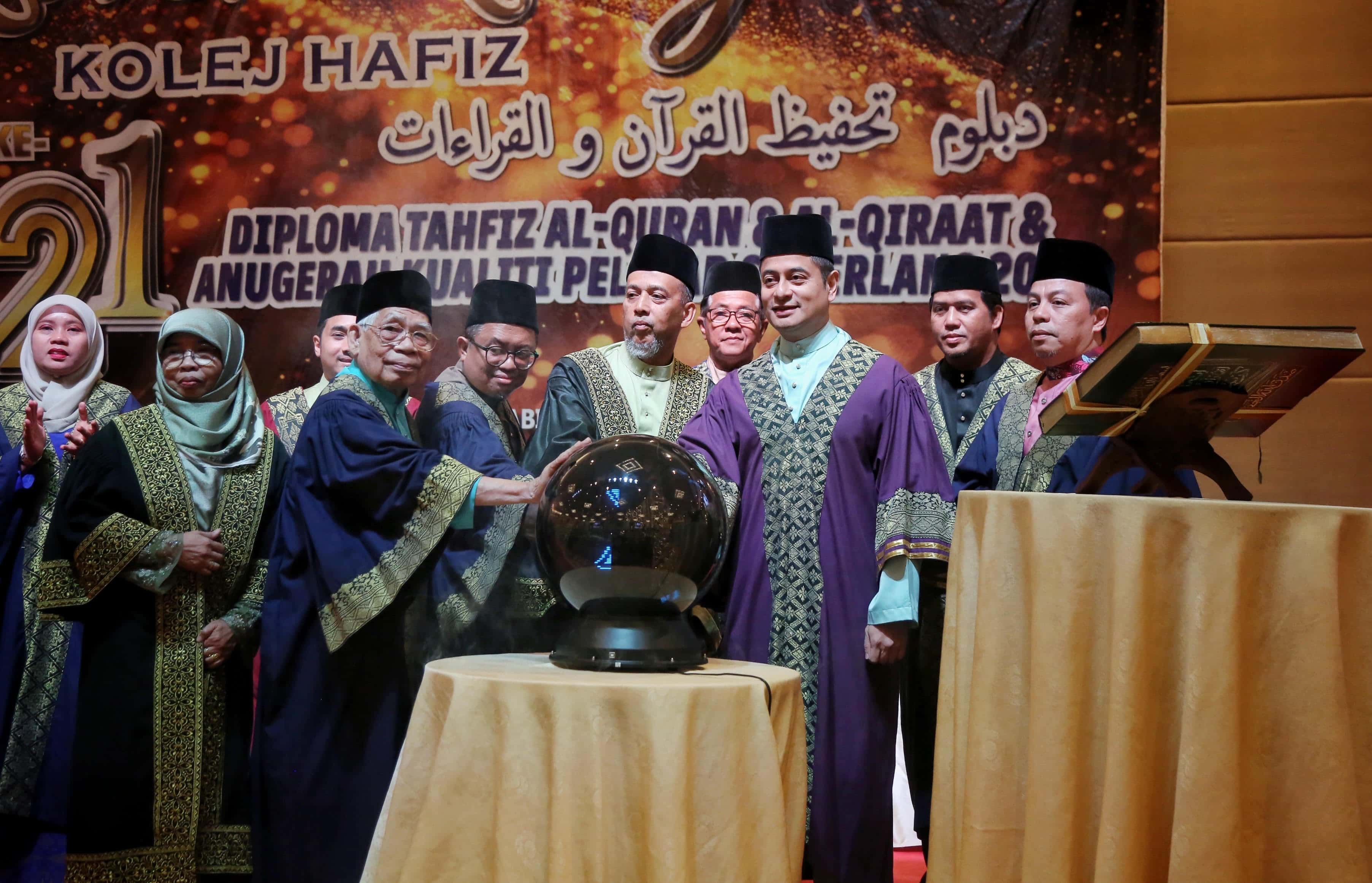 法米亚：GISBH435儿童与世隔绝只吃饼干 心理感情全扭曲.进行康复治疗中