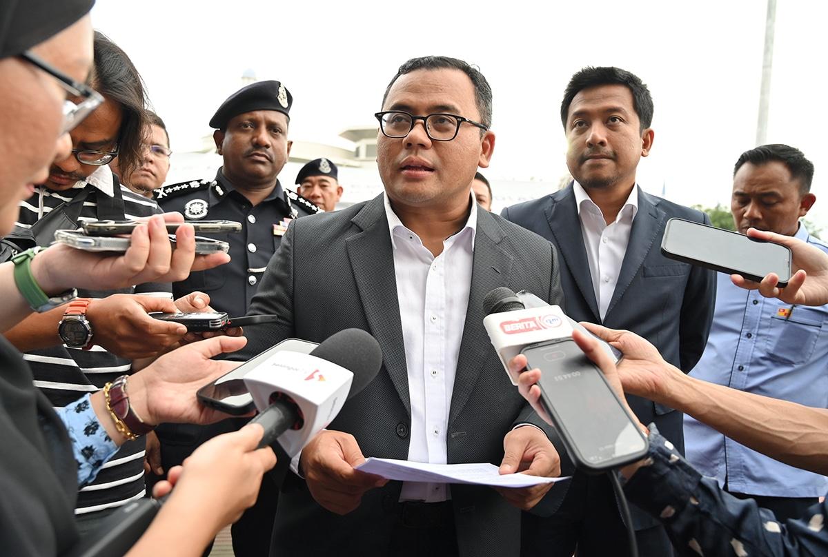 Penghadang sementara dipasang, elak tanah runtuh Taman Melawati berulang