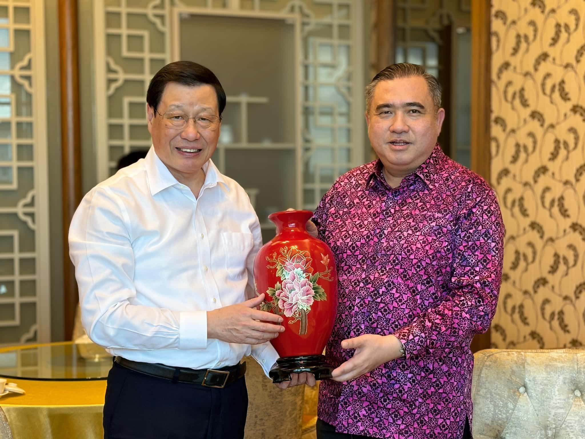 陆兆福设宴招待中国总检察长  加强交流促进友好合作