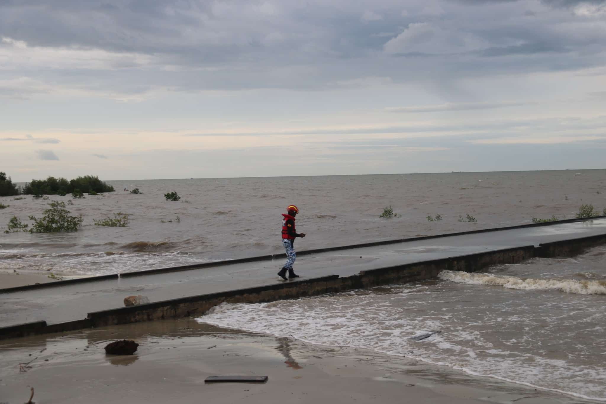 雪州沿海区周四起迎大涨潮   清晨料伴雷雨.居民受促警惕