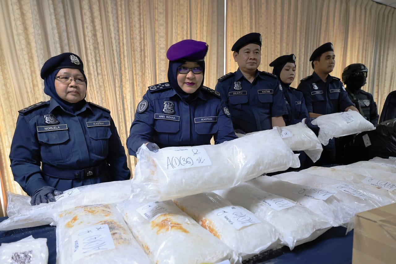 Customs busts attempt to smuggle over 200kg of drugs hidden in industrial machine