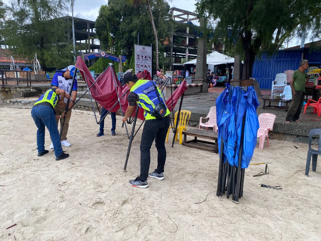 Peniaga khemah biru pantai Port Dickson diarah henti operasi
