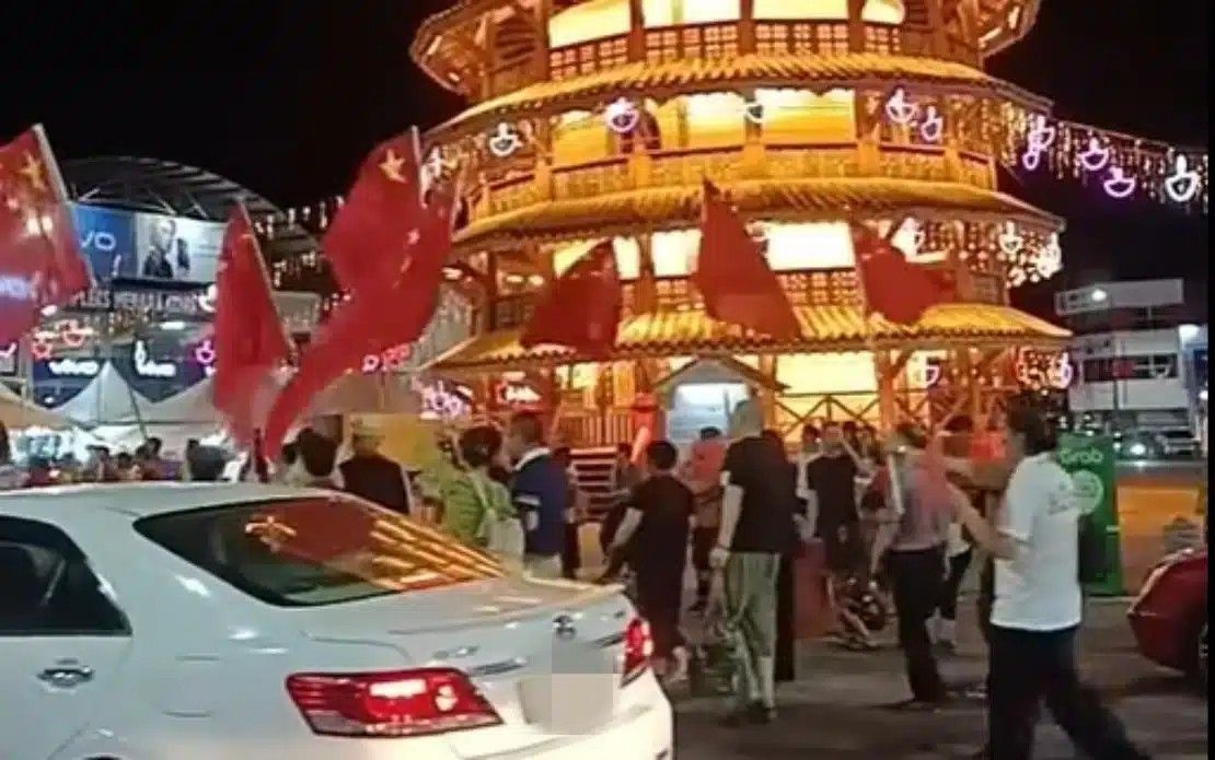 போலீஸ் அனுமதியின்றி தெலுக் இந்தான் சாய்வுக் கோபுர சதுக்கத்தில்  பேரணி 