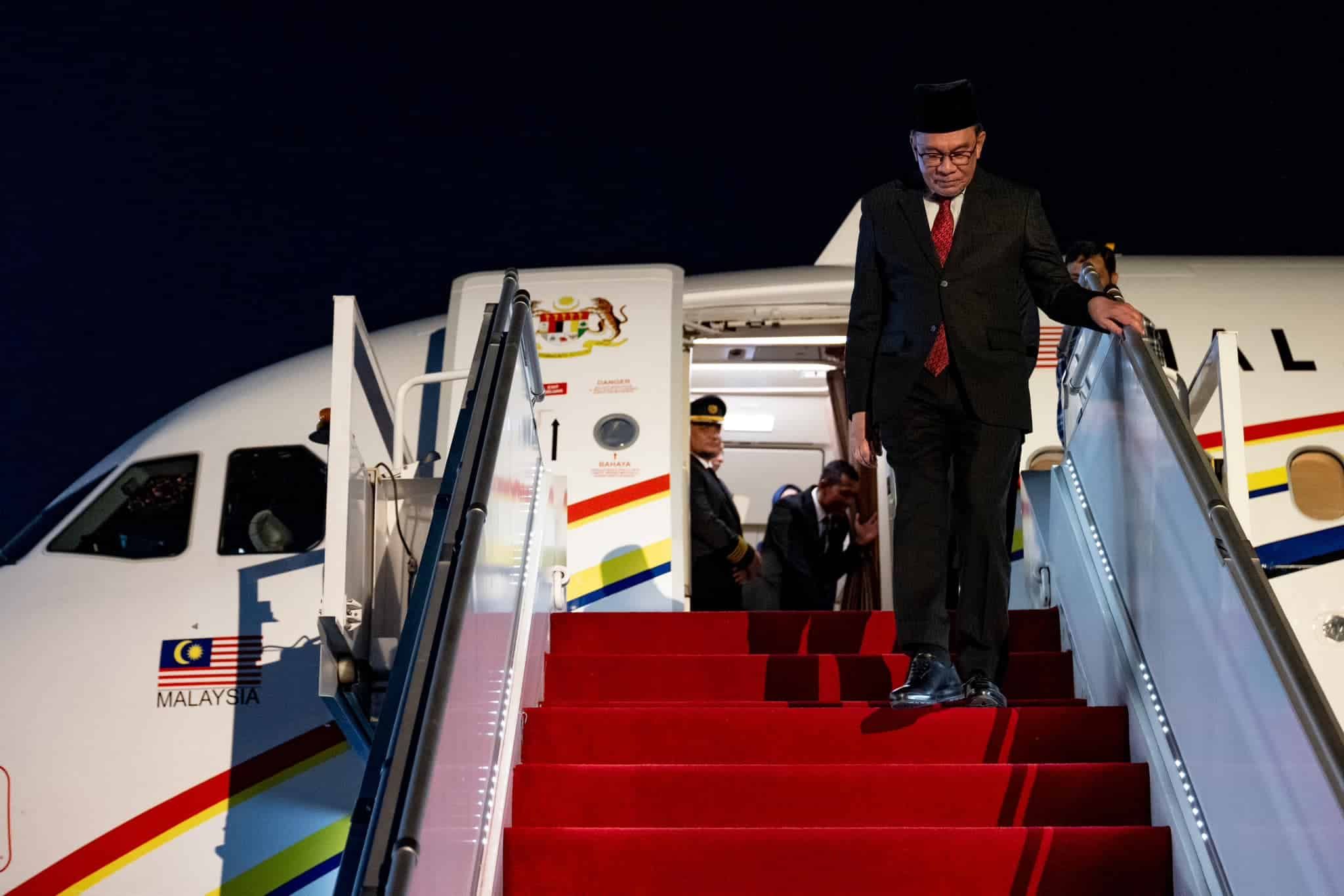 尤努斯将在机场亲自迎接安华到访