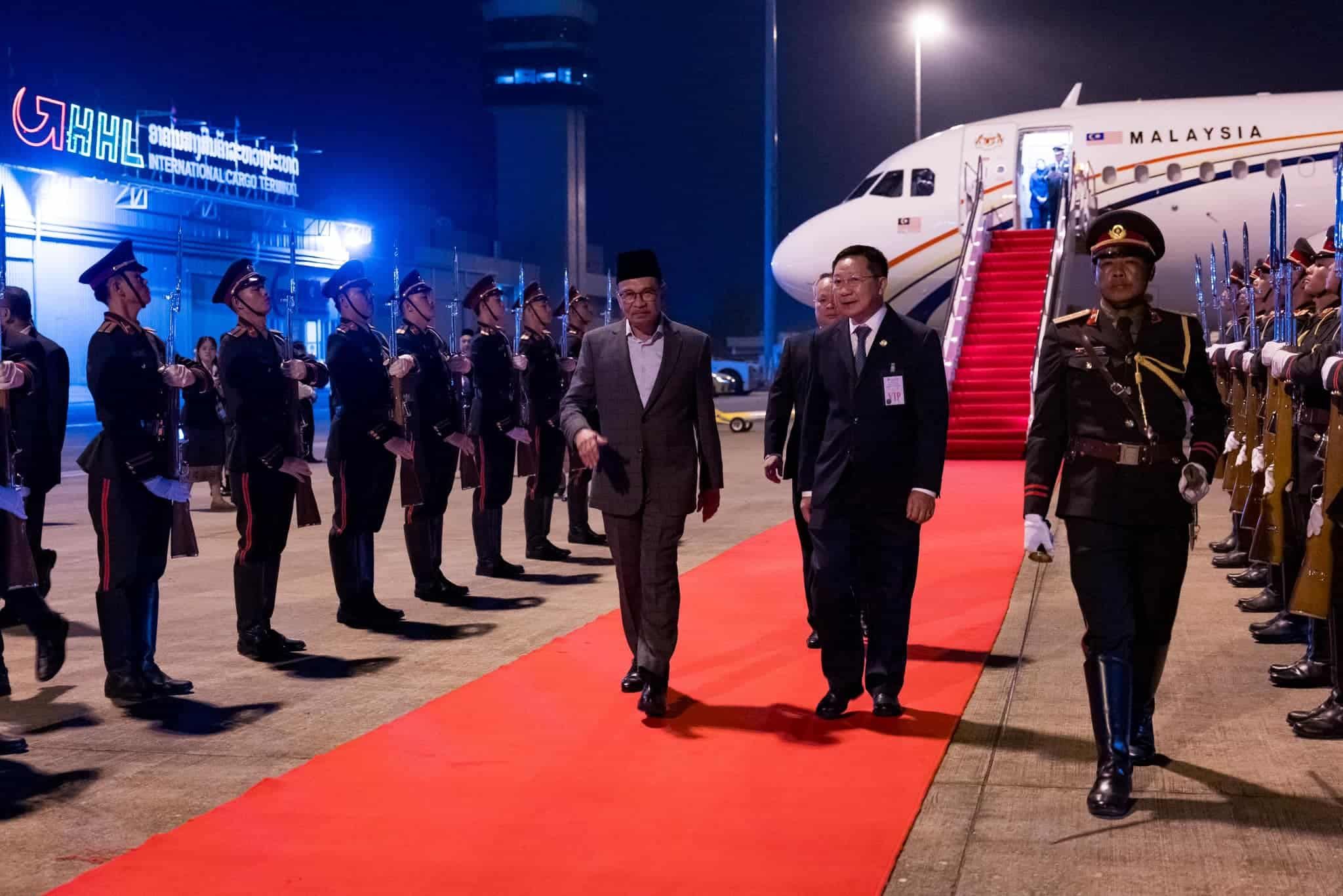 东盟峰会拉开帷幕：安华在全体会议上致词