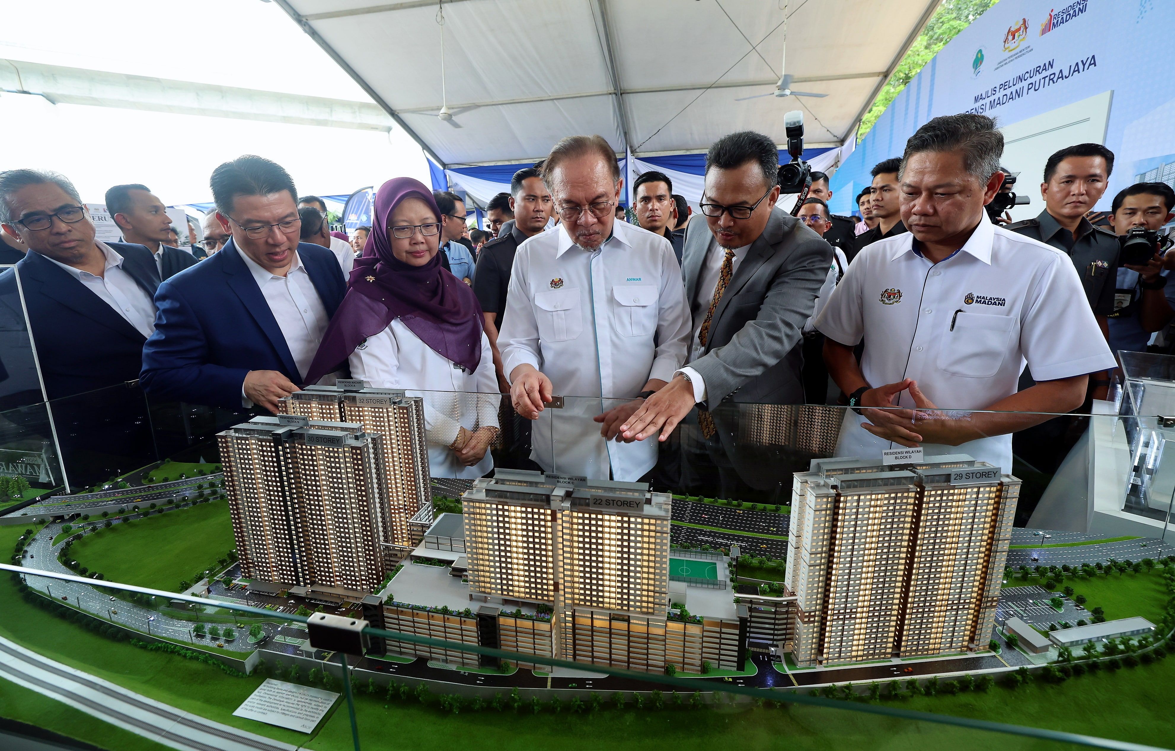 历史证明助贫无碍政权  安华：贪腐才是倒台根本