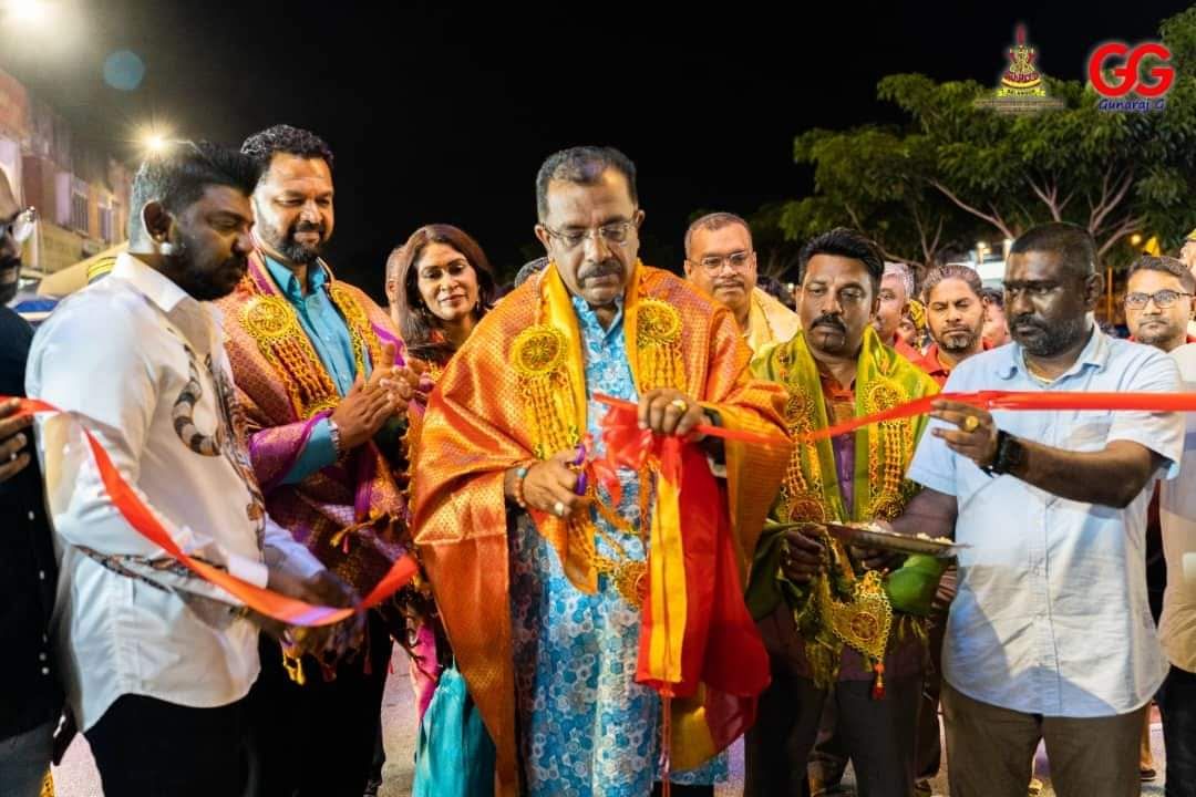 தாமான் செந்தோசா வில் தீபாவளிச் சந்தை- டாக்டர் குணராஜ் தொடக்கி வைத்தார்