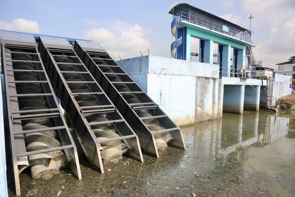 Enam pam air ditambah esok, percepat peralihan air dari kawasan banjir