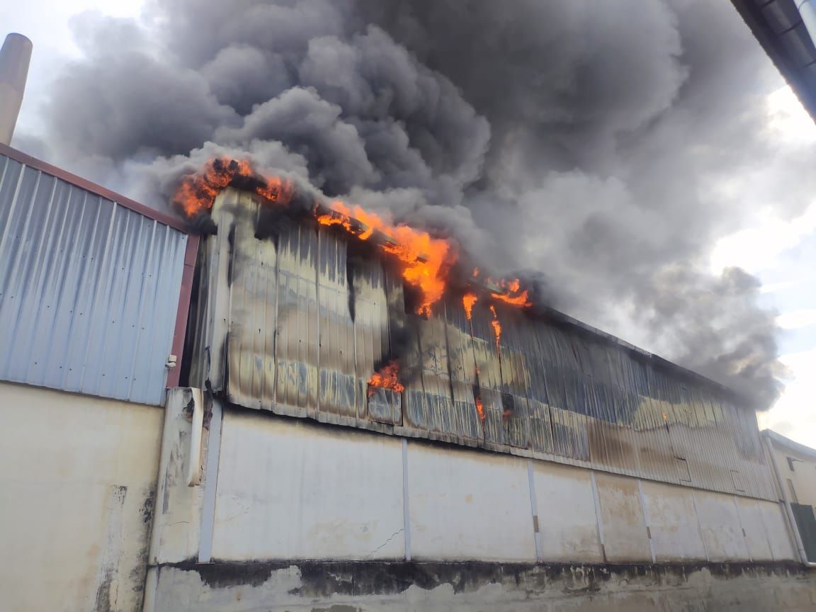 加影工艺城工业区失火 大火烧毁3食品加工厂
