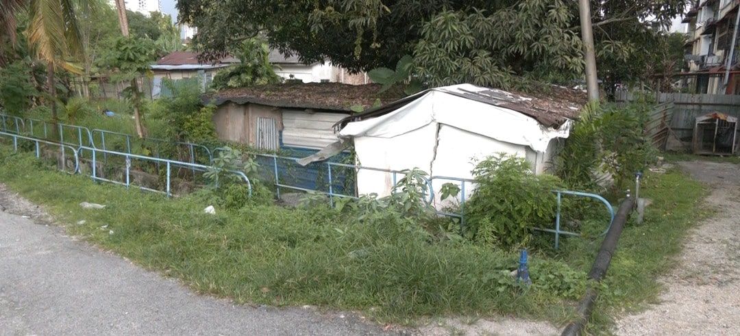 பத்துமலை  இந்தியக் குடியிருப்பில்  26 குடும்பங்களுக்கு நிலப் பிரச்சனை ஏன்?  எப்படி? ஏற்பட்டது?