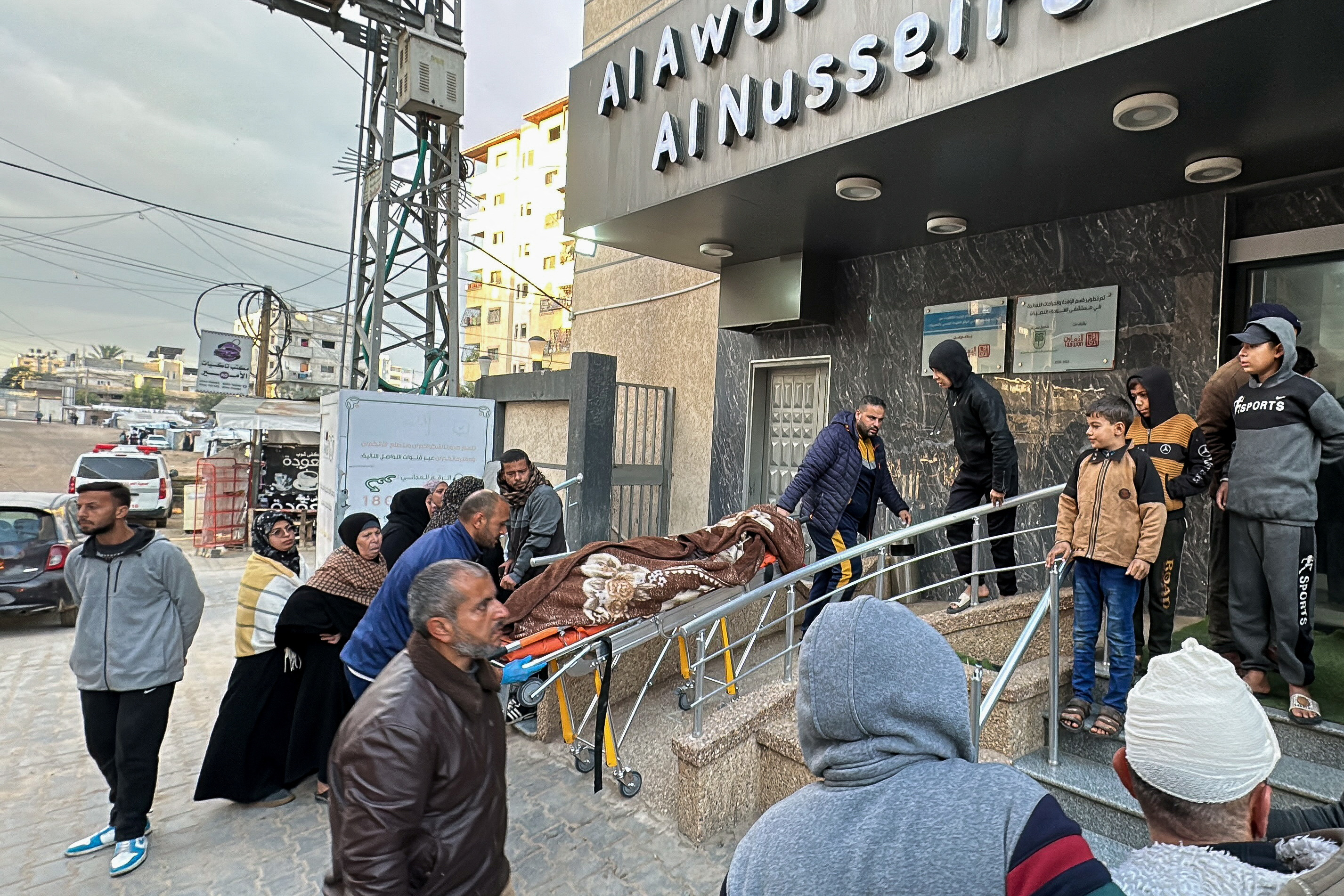 At least 40 dead in Gaza, medics say, as Israeli tanks pull back from camp
