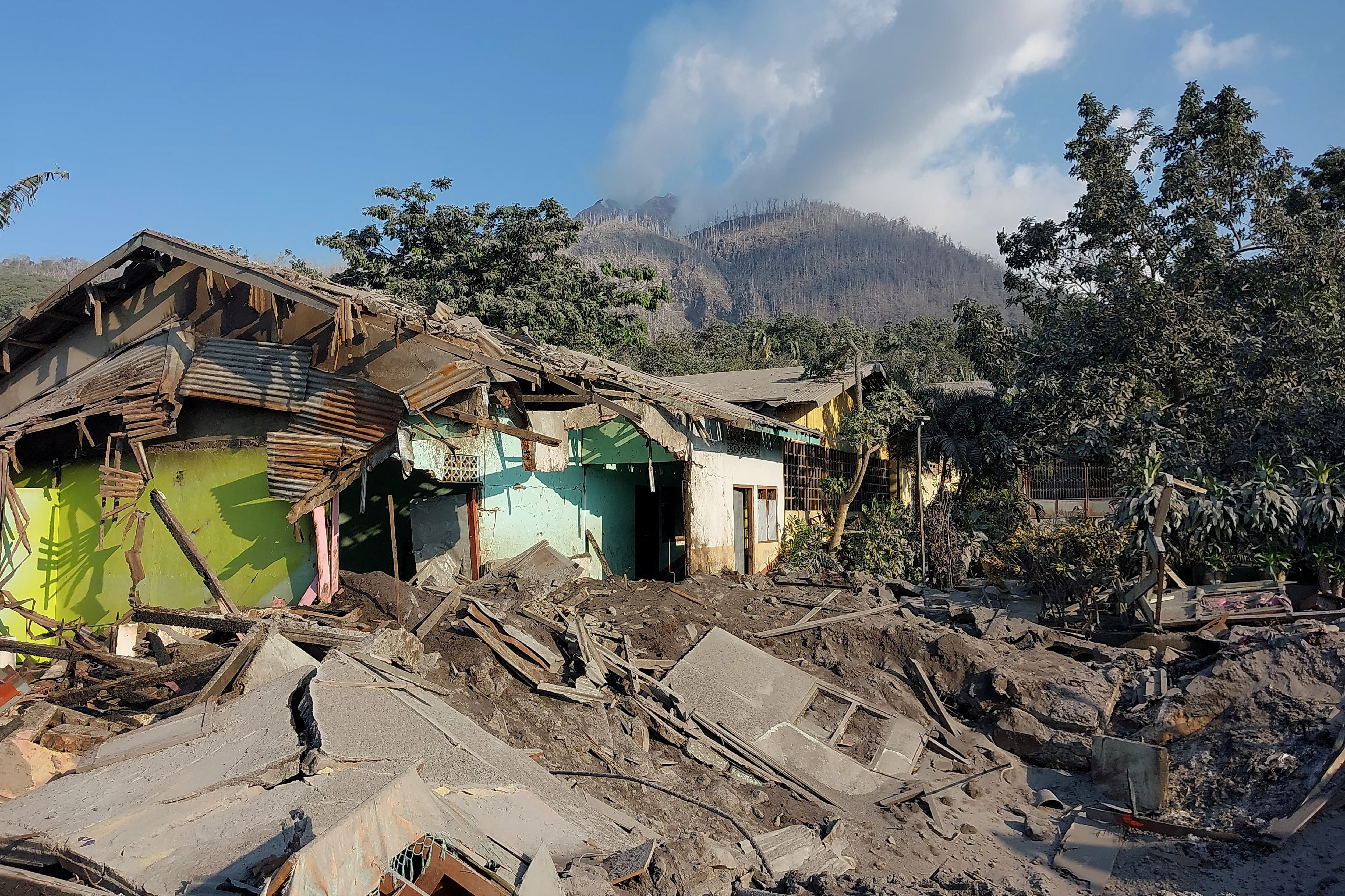 Australia-Indonesia flights grounded amid volcanic ash clouds