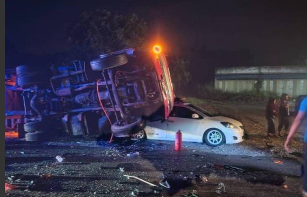 拖格罗里失控连撞两车及民宅   司机当场身亡