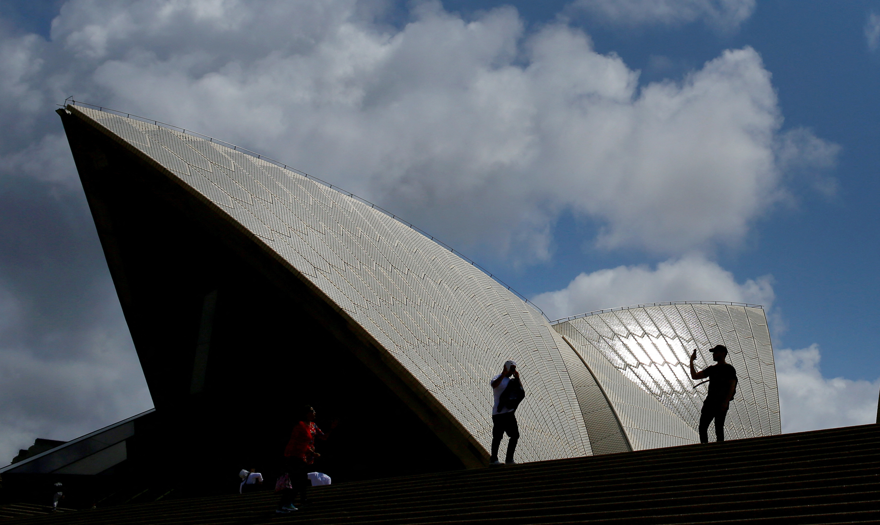 Australia proposes ban on social media for kids under 16