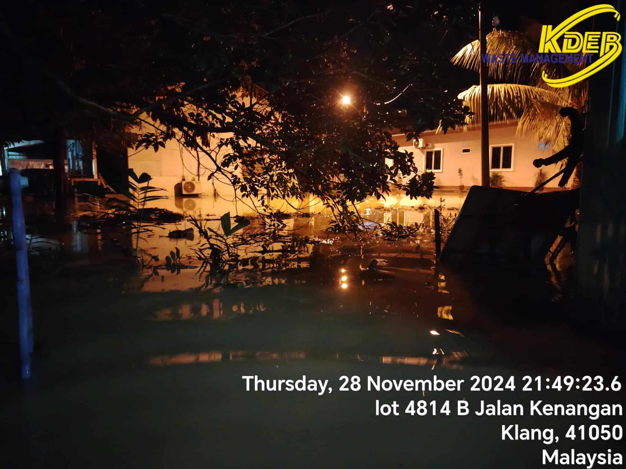 Klang, Kuala Selangor dilanda banjir kilat, pihak berkuasa giat pantau situasi semasa