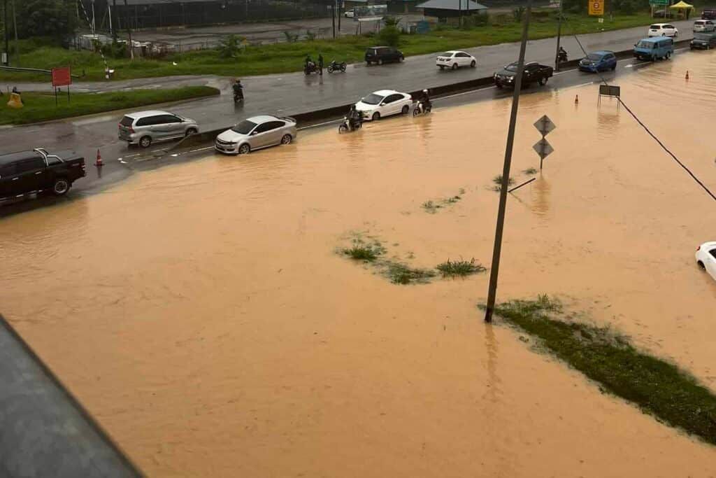 வெள்ளம் காரணமாக சிப்பாங்கில் யாரும் வெளியேற்றப்படவில்லை - தீயணைப்புத் துறை விளக்கம்