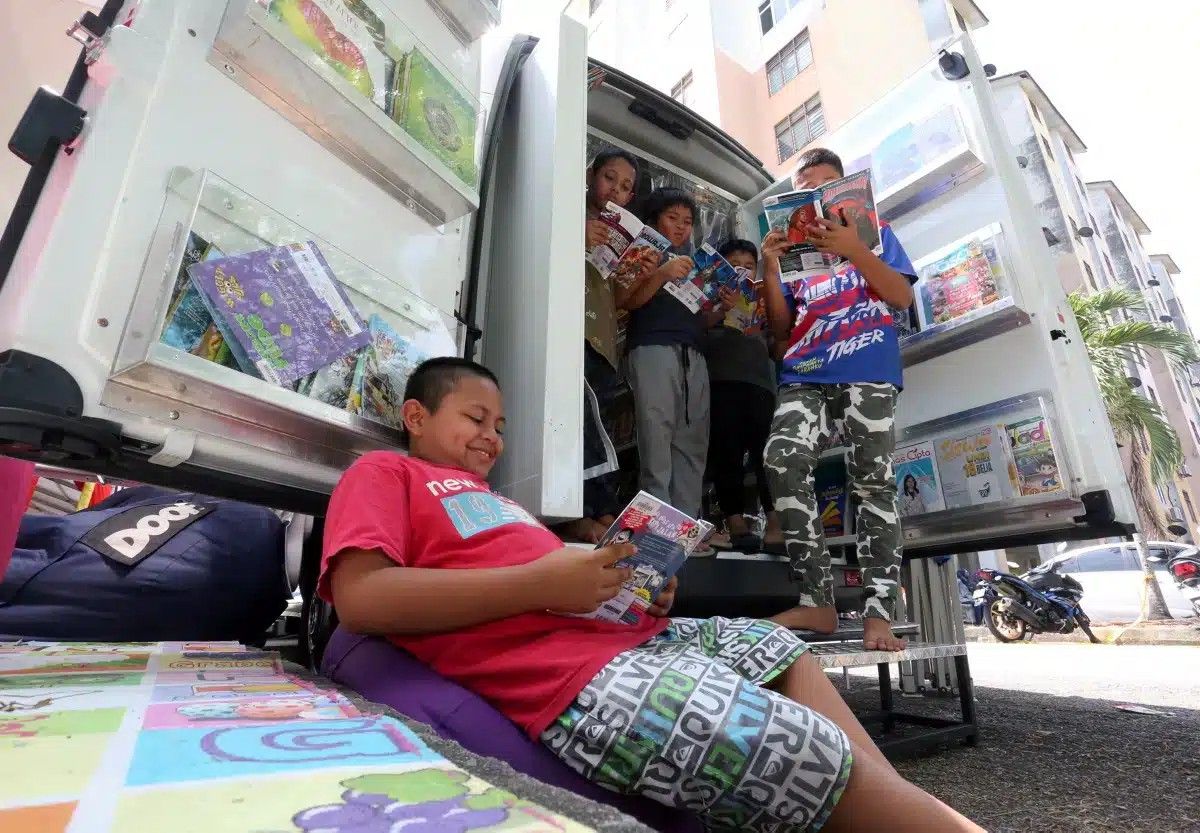 雪州扩大流动图书馆至郊区  大臣：让低收入群畅游书海