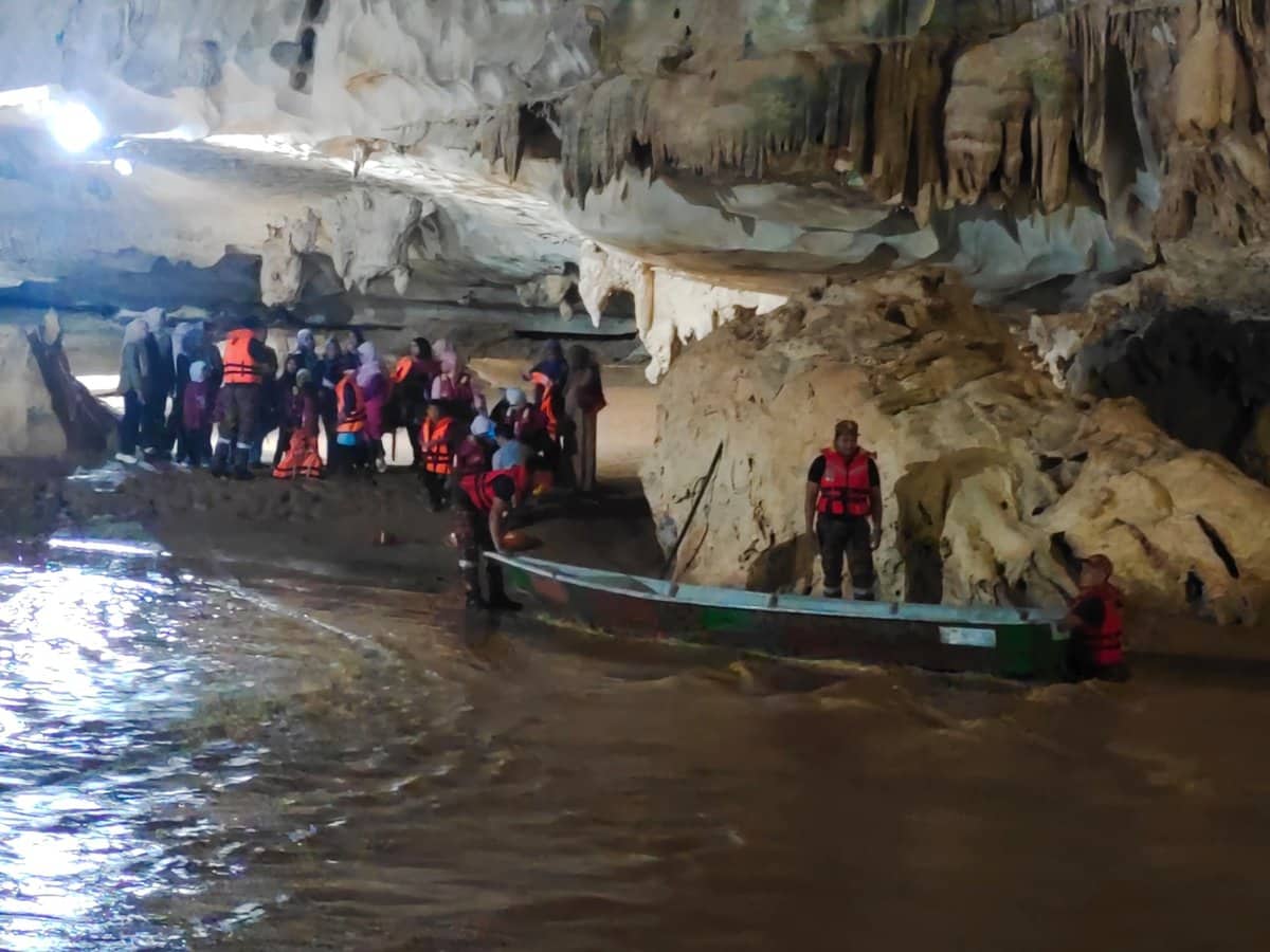 21 kanak-kanak antara 40 terperangkap kepala air di Dabong