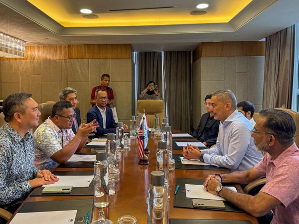 雪大臣与阿联酋投资集团会晤 推动国际经贸合作