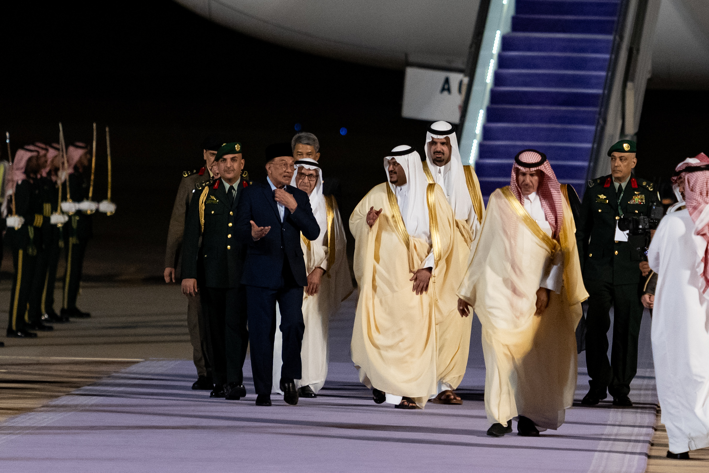 Anwar arrives in Riyadh for extraordinary Arab-Islamic summit