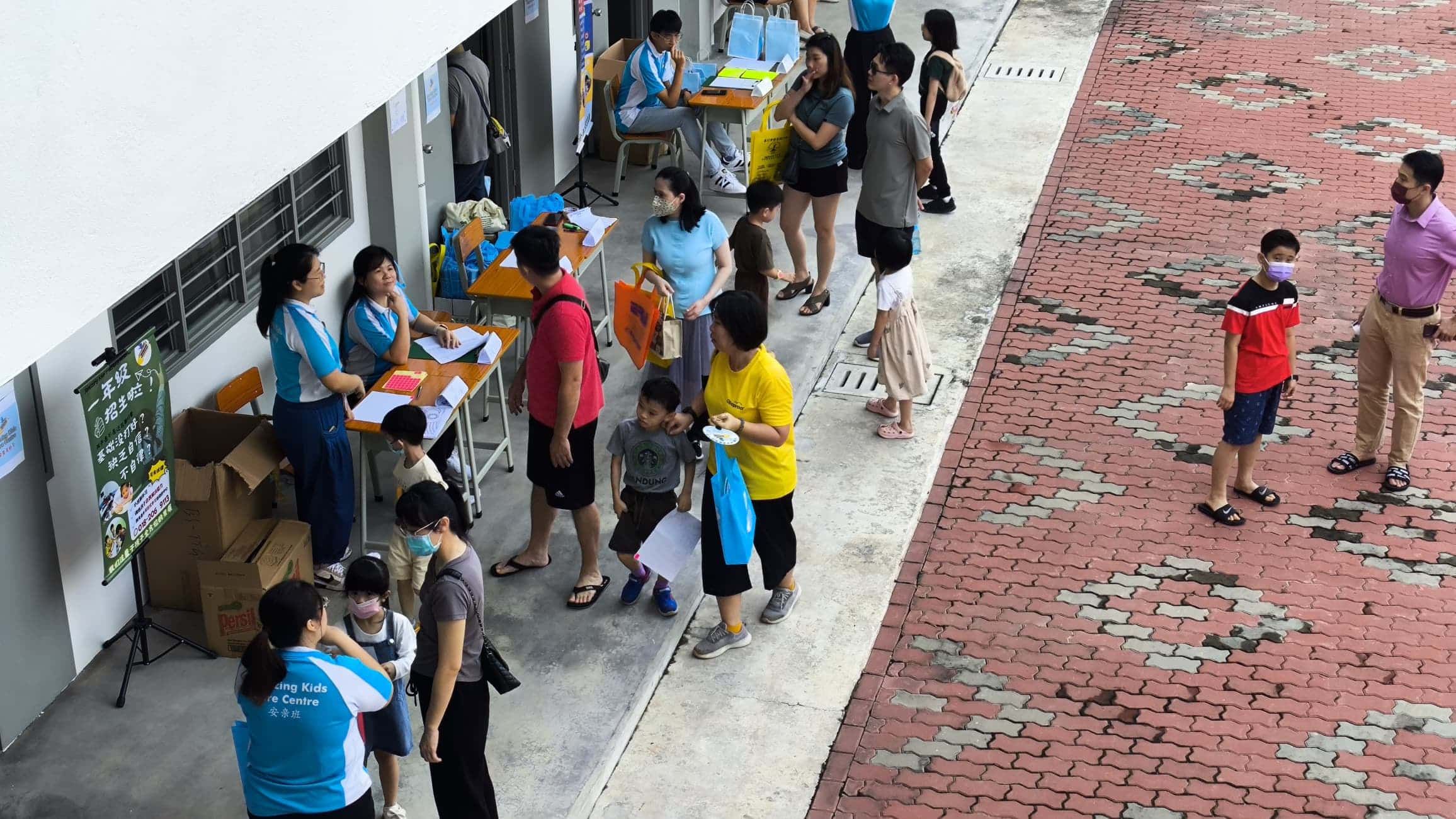 培明华小开放日吸引超过500人参观  家长满意新校设施方便接送